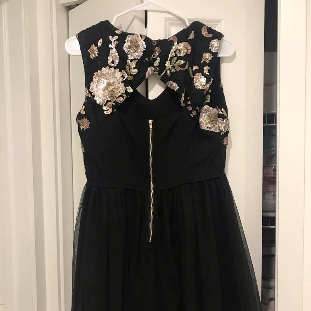 Black sequined dress. - Picture 3 of 3